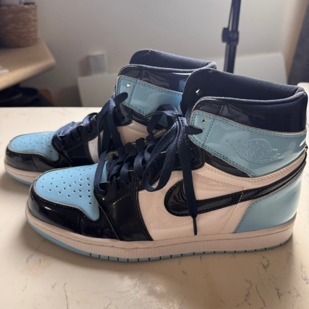 Jordan Retro High OG Black White University Blue Patent